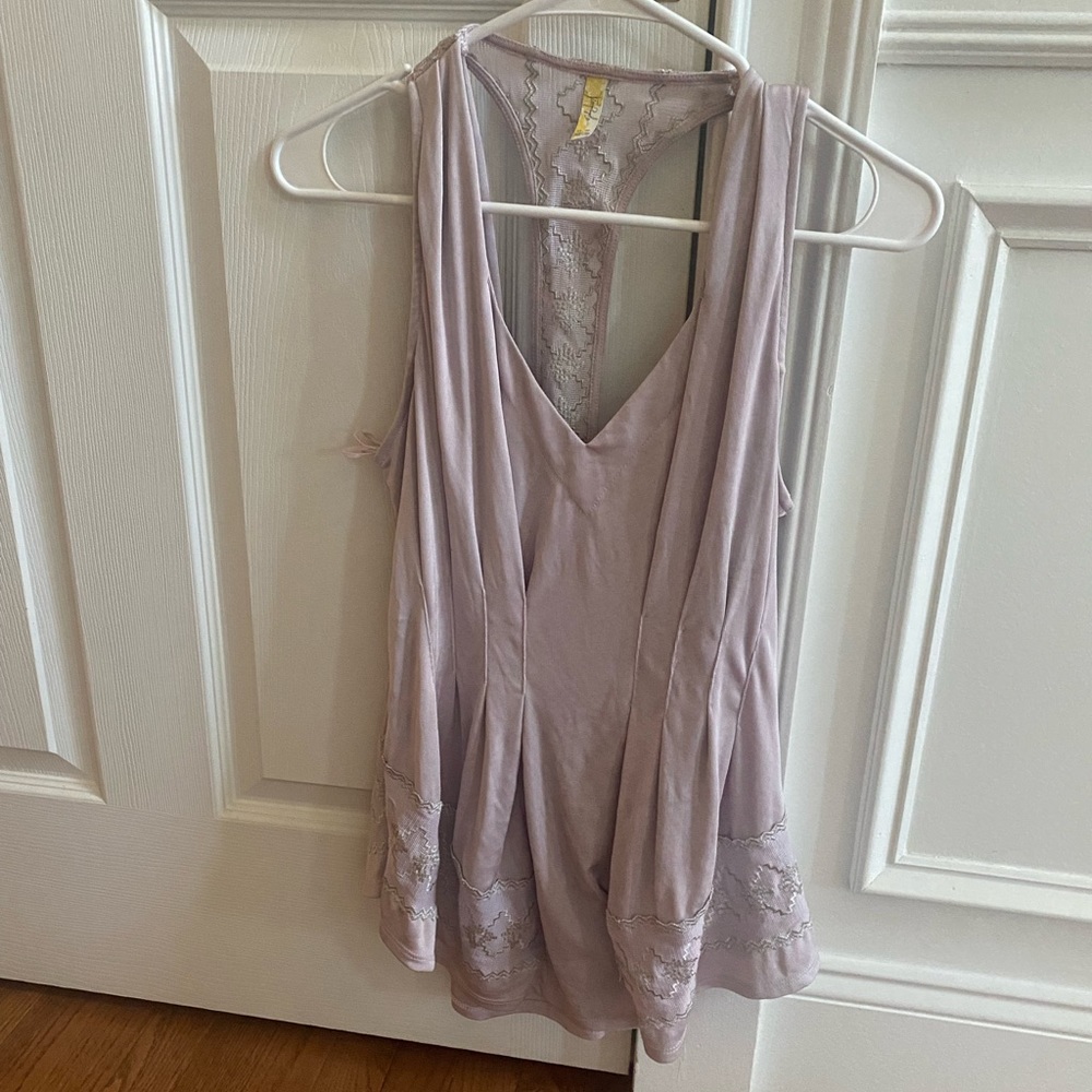 🤩Free people lavender v neck tank top